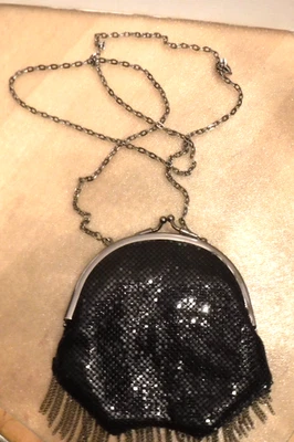 Clutch Whiting & Davis Vintage Preto Frisado Noturno com Bolsa de Moedas e Alça de Corrente - Imagem 1 de 4