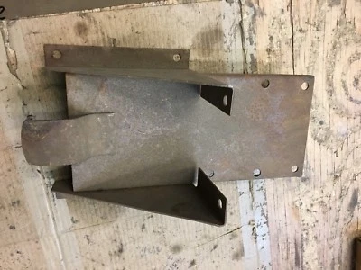 Porta neumáticos de repuesto interior para Jeep M38 M38A1 NOS G-740, G-758 Foto 1 de 4