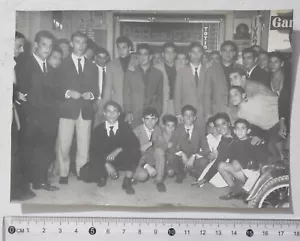 87804 FOTO Fußball 1658 - Palermo 70er Jahre - Fans Rosenkranz in der Sportbar - Bild 1 von 2