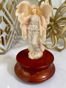 "Isabel" First Issue in the Seraphim Music Box Collection - Picture 1 of 4