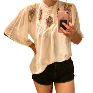 SIENNA SKY Boho Chic bestickte fließende Bluse Neu mit Etikett - Bild 1 von 13