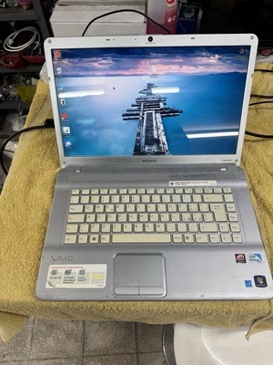 Pc portatile Sony Vaio Usato - Immagine 1 di 4