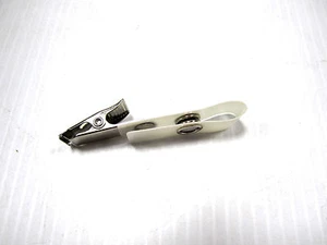 20 piezas clip de insignia de metal/clip de identificación con correa de plástico blanco y broches de acero - Imagen 1 de 5