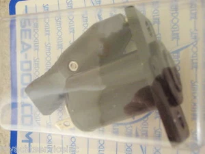 ENCHUFE DE CORRIENTE 12/24 VOLTIOS NYLON SEADOG 4261121 SUMINISTROS ELÉCTRICOS NAVEGACIÓN MARINA - Imagen 1 de 1