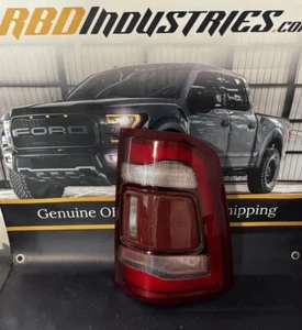 2019-2022 OEM RAM 1500 LED LUZ TRASERA PASAJERO LADO DERECHO con sensor - Imagen 1 de 2