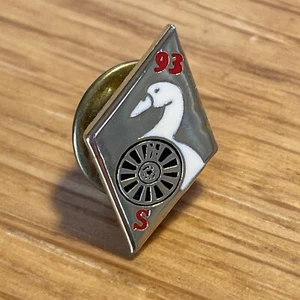 Round Table Of Great Britain Men’s Club Vintage Enamel Pin - 1993 Swan - Picture 1 of 3