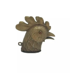 Antiguo estuche Vesta de latón abierto con cabeza de gallo a juego caja fuerte ojos de vidrio originales - Imagen 1 de 8