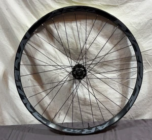 Race Face AR40 Tubeless Aluminum Disc Brake Thru Axle 27.5" Front Wheel Novatec - Picture 1 of 7