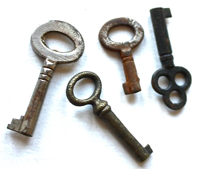 Vintage Tiny Skeleton Key Hollow Barrel Lot of 4 - Image 1 of 3