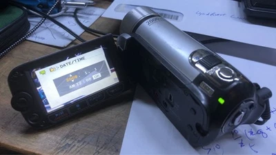 FOR PARTS!! Canon FS200 Camcorder POWER ON, dead battery & non-working joystick - Image 1 of 4