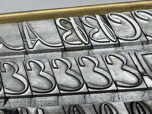 J552N Metal Letterpress Type - Coronet Bold UC/lc - 48 pt - 400+ x - Picture 1 of 10