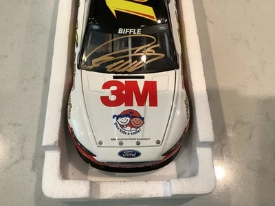 Ford Fusion 3M 2013 autografiado por Greg Biffle Give Kids A Smile fundido a presión y tarjeta Foto 1 de 4