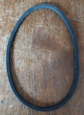 1910-1962 Vintage Singer 128 Sewing Machine Motor Belt - Image 1 of 2