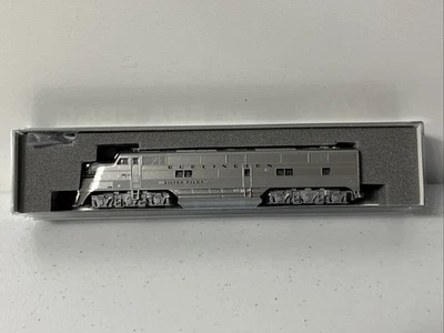 Kato 176-5402 - EMD E5A Diesel Locomotive - CB&Q #9911A “Silver Pilot” - N Scale - Image 1 of 4