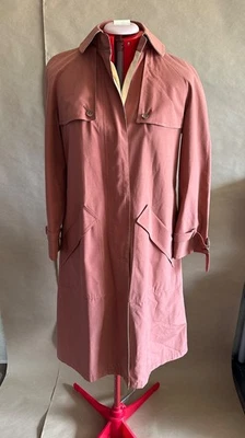 Abrigo de lluvia de trinchera forrado rosa polvoriento Misty Harbor DE COLECCIÓN - talla 6 pequeño Foto 1 de 4