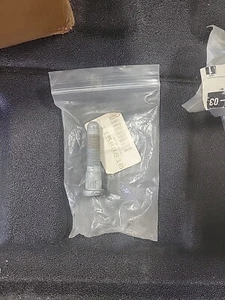 GM Genuine Parts 11588810 Wheel Lug Stud - Picture 1 of 1