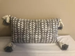 Allen + Roth Decorative Pillow With Tassels NEW Original Packaging Gray Cream - Picture 1 of 5