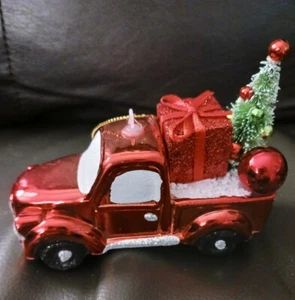 Roter LKW mit Baum und Geschenk im Bett LKW Weihnachtsschmuck - Bild 1 von 14