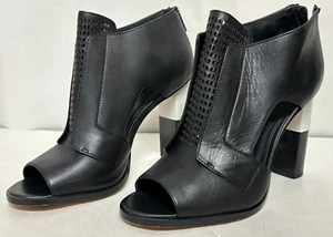 Calvin Klein – schwarze Stiefeletten Kissa Rindseide – Damengröße 8M – 34R2857 - Bild 1 von 11