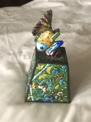 Antigua campana de mesa cuadrada china de metal esmaltado con mango de koi de pescado Foto 1 de 4