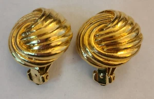 Vintage 7/8 Zoll signierte Anne Klein goldfarbene strukturierte Wirbel Clip-On Ohrringe - Bild 1 von 4