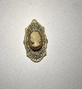 Cameo Pendant Vintage Goldtone Gold Tone 91687 - Picture 1 of 3