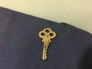 Antique Yale & Towne 412 Corrugated Key - Locksmith - Picture 1 of 3