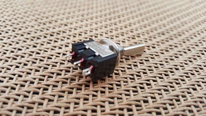 1 Stück SPDT ON ON FLACHWELLE Auto Boot Kippschalter 3V 6V 9V 12V 120V, BF102 N - Bild 1 von 4