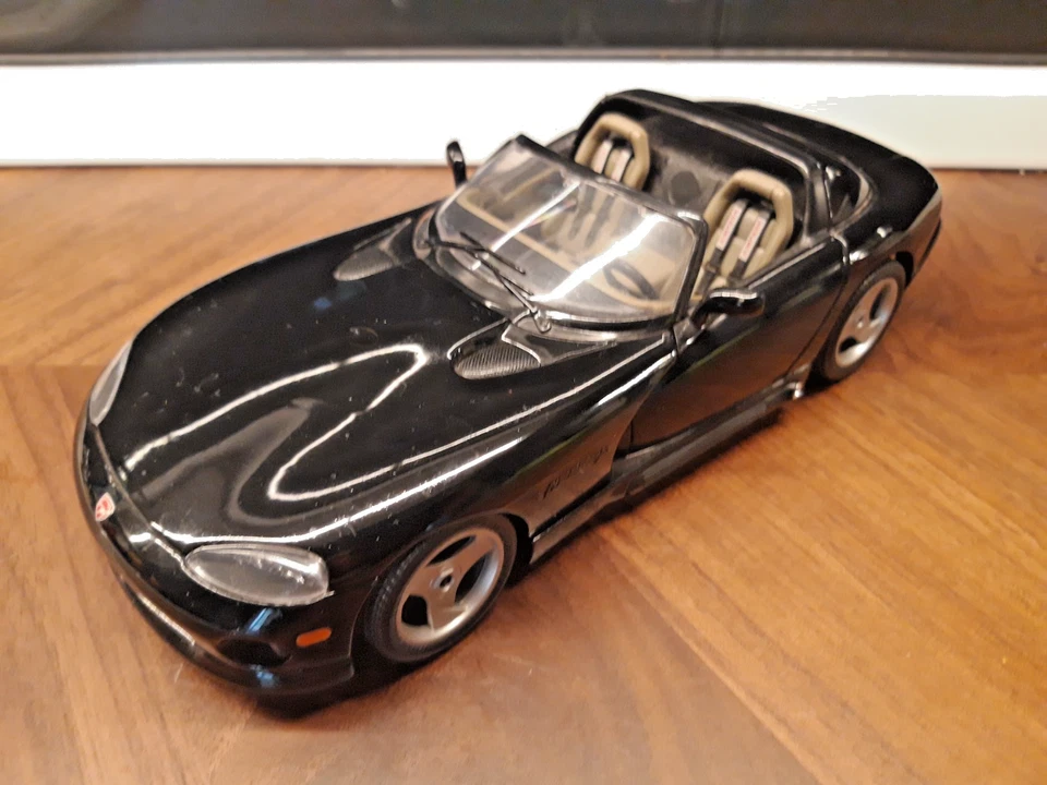 Modellino BURAGO VIPER RT DODGE - SCALA 1/18 NERO - Immagine 1 di 4