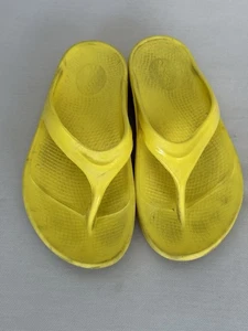 Oofos Original Recovery Sandals Yellow Women’s Size 7 - Picture 1 of 5