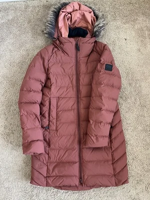 Abrigo parka acolchado Outdoor Research para mujer capucha de piel roja pequeño $250+ esquí BONITO Foto 1 de 4