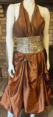 Vestido Flirt Maggie Sottero Midi Cobre Tafetán Halter Dorado Lentejuelas Cintura Talla 4 Foto 1 de 4