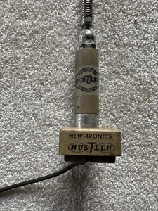 Vintage NewTronics Hustler CB 26.950 - 27.4050 Mhz Antenna Trunk Lip Mount Steel - Picture 1 of 8