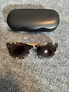 Liz Claiborne L581/S Sunglasses in Havana Tortoise Pattern - Picture 1 of 5