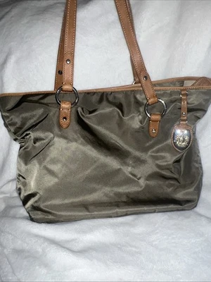 Bolso de Hombro Vintage Ralph Lauren Verde Oliva Nylon Superior Cremallera y Cuero Foto 1 de 4