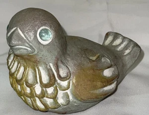 Estatuilla de hormigón firmada Isabel Bloom LoveBird ojos de vidrio azul vintage - Imagen 1 de 8