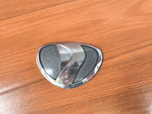 TOYOTA PLATZ SCP11 Front bonnet Emblem Badge JDM OEM 2000 - Foto 1 di 12