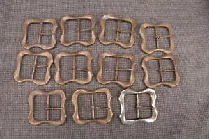 JS8 11 Vintage Messing Gürtelschnallen quadratisch mit gewellten Kanten Mittelsteg - Bild 1 von 11