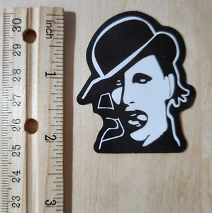 2 1⁄4 Zoll Marilyn Manson schwarz & weiß Vinyl Aufkleber Aufkleber - Bild 1 von 1