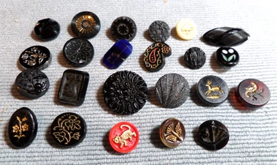 23 Vintage Antique Original Glass Buttons Various Patterns Animals Birds Flowers - Image 1 of 4