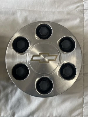 Оригинальный центральный колпак ступицы колеса Chevrolet Tahoe Silverado 1500 Suburban. - Изображение 1 из 2