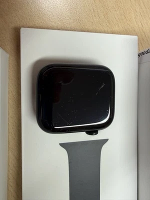 Apple Watch Series 8 45mm Mitternacht Aluminiumgehäuse mit Midnight Sportarmband - Bild 1 von 4
