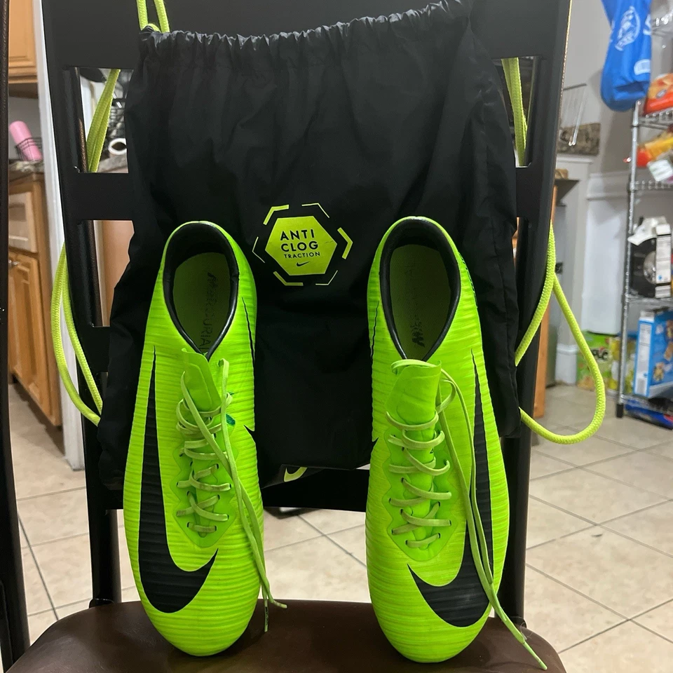 Nike Mercurial Vapor 11 electric green SG-pro anti-clog soccer cleats. Size 10 M - Image 1 of 4