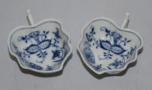 2 x Meissen Porzellan Mini Blattschale Zwiebelmuster Neuer Ausschnitt L. 8,5 cm - Picture 1 of 10