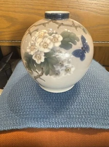 Bing & Grondahl Porcelain Cherry Blossom Sakure Vase 1952-57 Denmark 6.5"H x 6"W - Picture 1 of 9