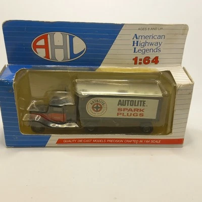 Camion con rimorchio Peterbilt 260 Marchio Hartoy Scala 1:64 Nuovo - Immagine 1 di 4