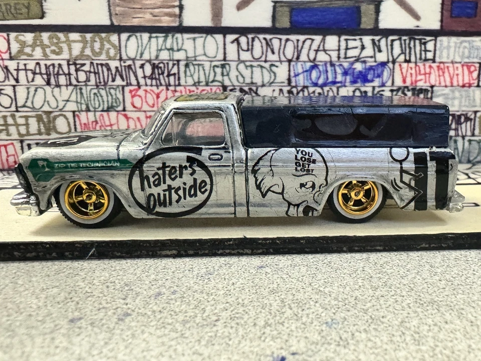 Camioneta pickup Ford F-150 1979 suelta Lowrider personalizada Hot Wheels Foto 1 de 4