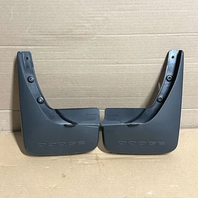 NOVO OEM MOPAR 2011-2019 Dodge Journey protetores traseiros moldados contra respingos - 82210997AB - Imagem 1 de 4