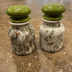 Vtg Green Salt And Pepper Shaker Taper Ceramic Splatter Retro Avocado Speckle - Picture 1 of 6