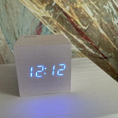 DIGITAL ALARM CLOCK   DESK SMALL WHITE - BC09 - Image 1 of 3